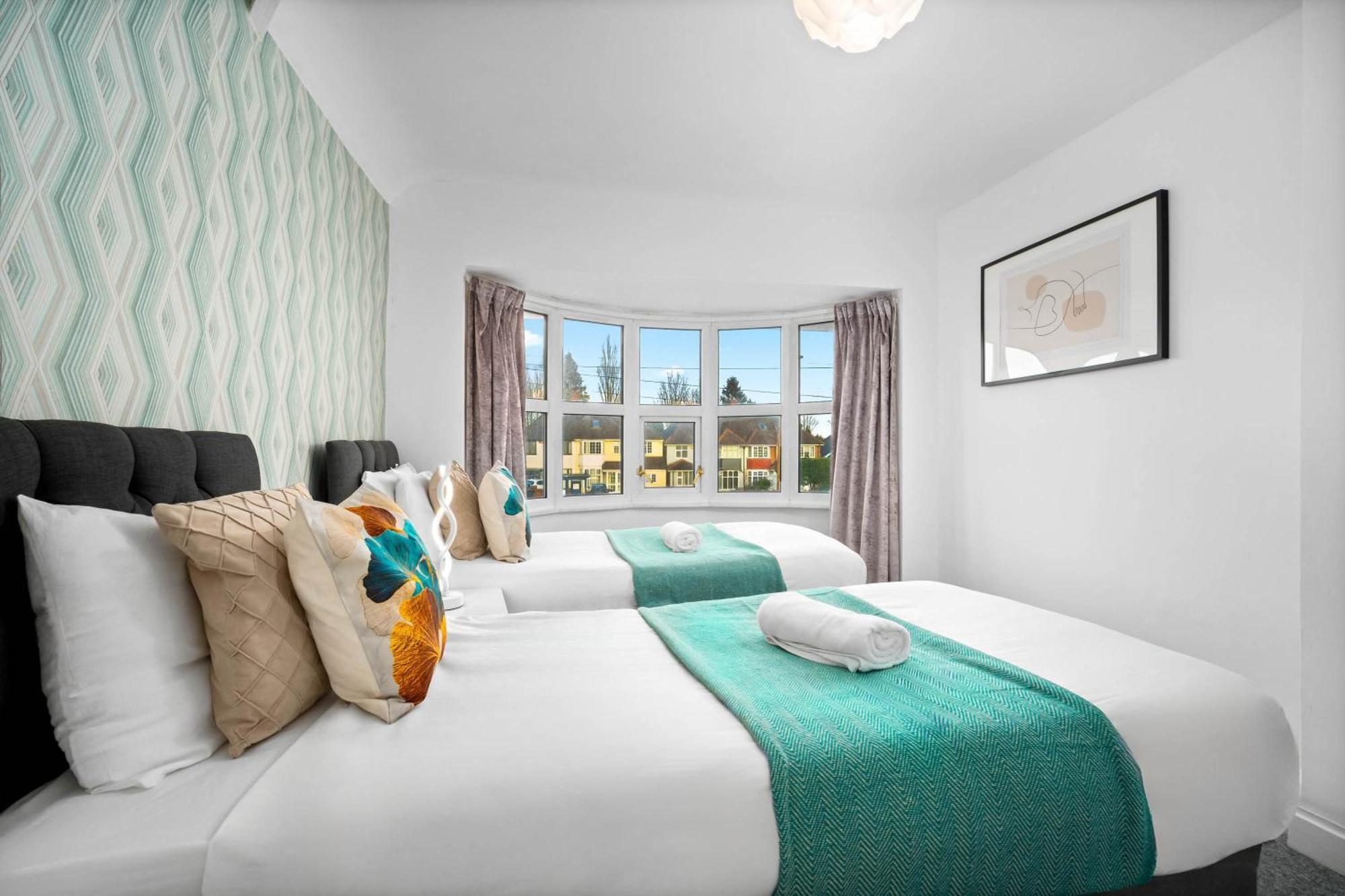 Luxury Four Bed House - Parking - Garden - Netflix 802w Holiday home