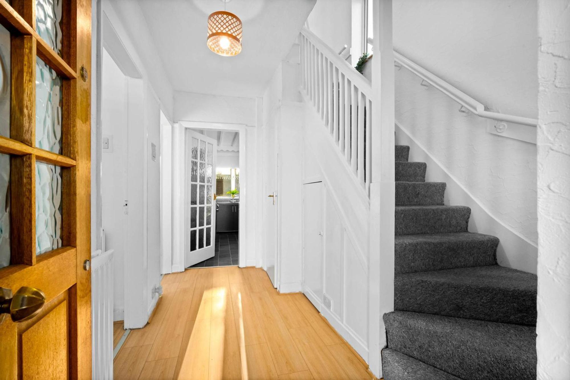 Luxury Four Bed House - Parking - Garden - Netflix 802w Holiday home *