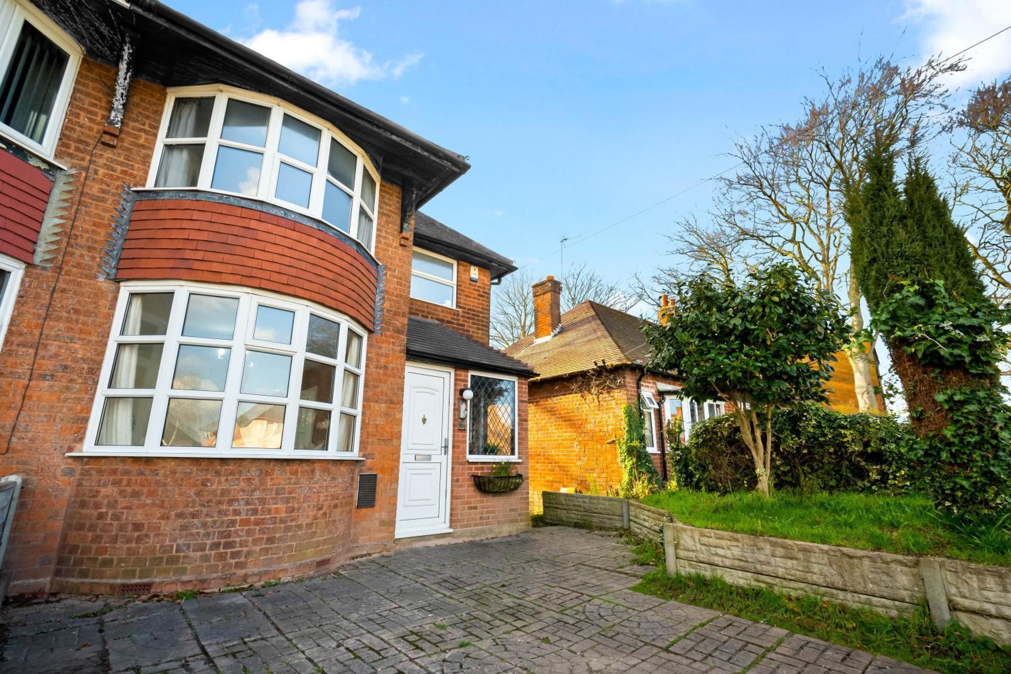 Luxury Four Bed House - Parking - Garden - Netflix 802w Holiday home